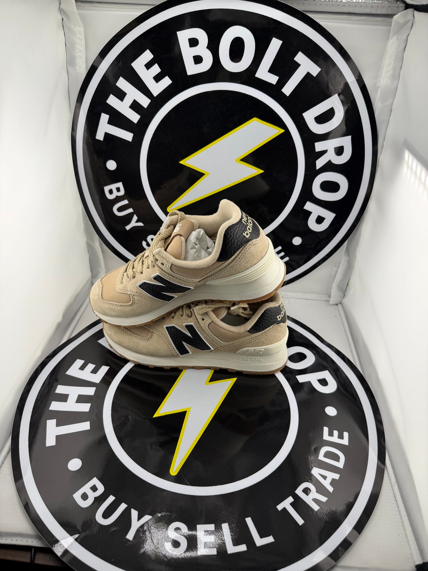 New Balance - Classics Traditionnels - Beige Black - Size 4M / 5.5W