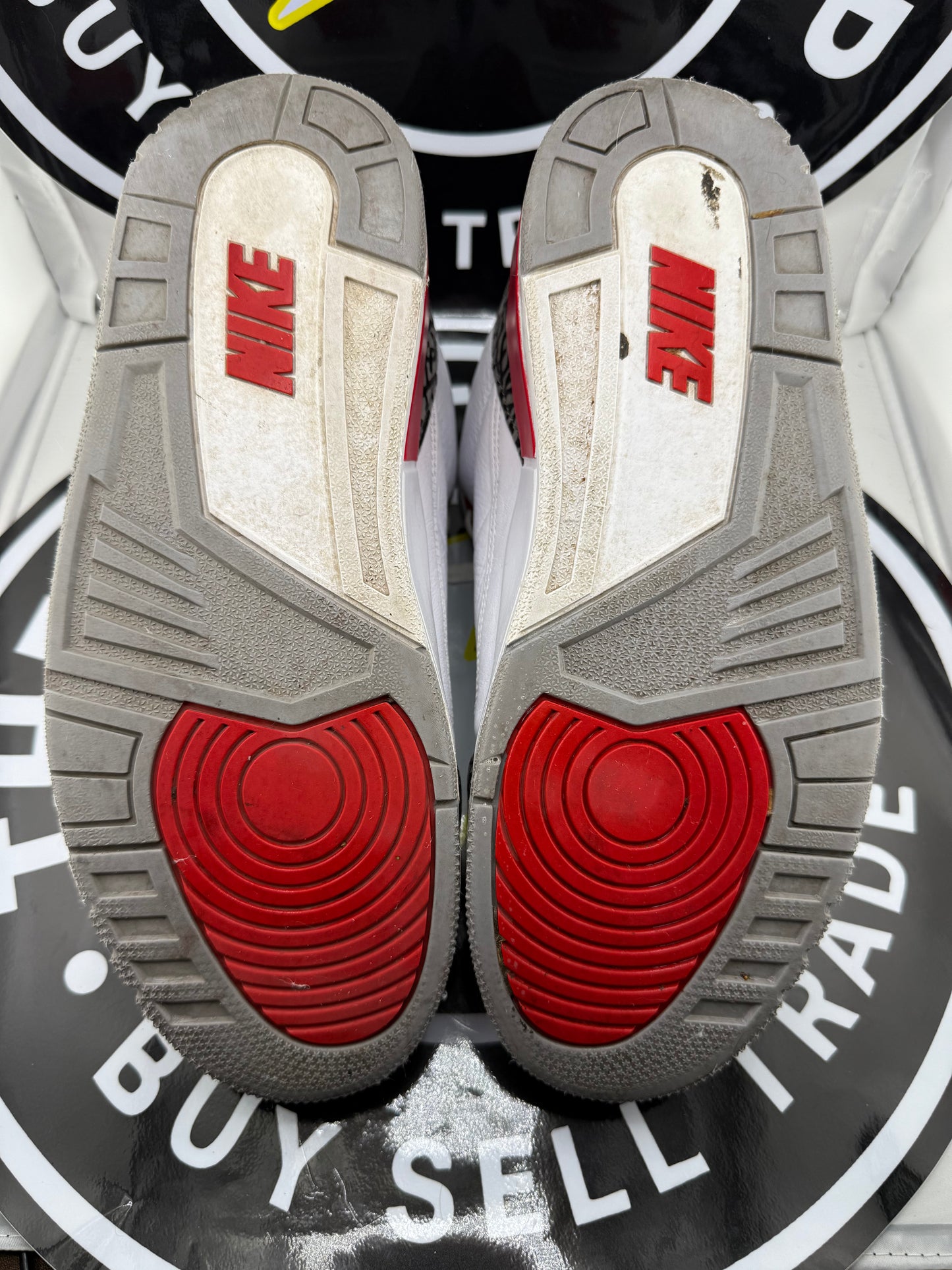 Nike Jordan 3 Retro - Fire Red (2022) - Size 9M / 10.5W