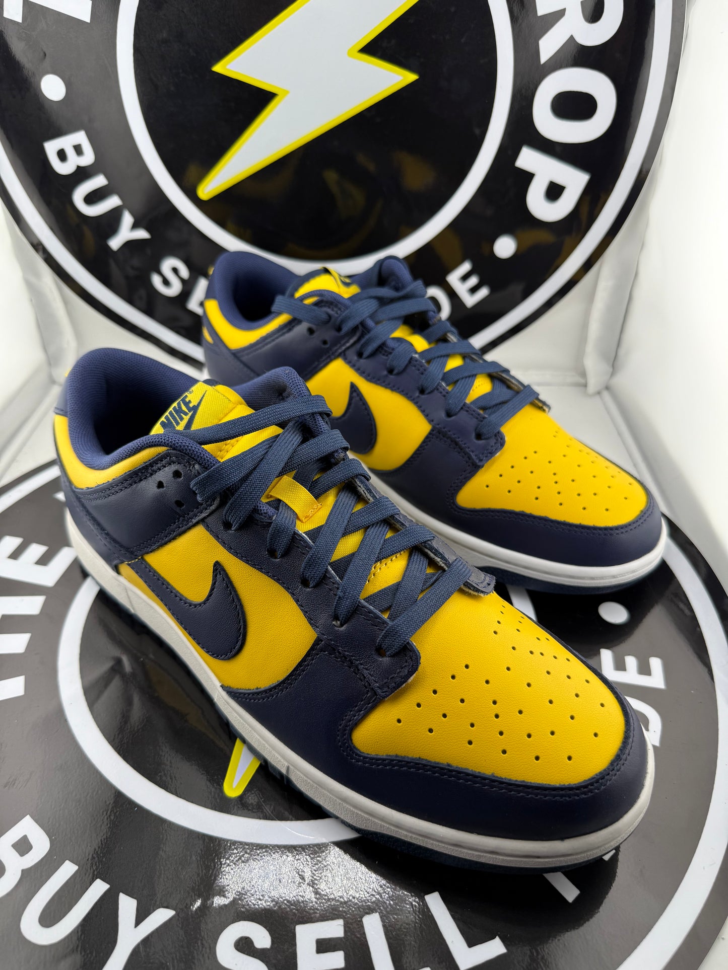Nike Dunk Low - Michigan - Size 10.5M / 12W