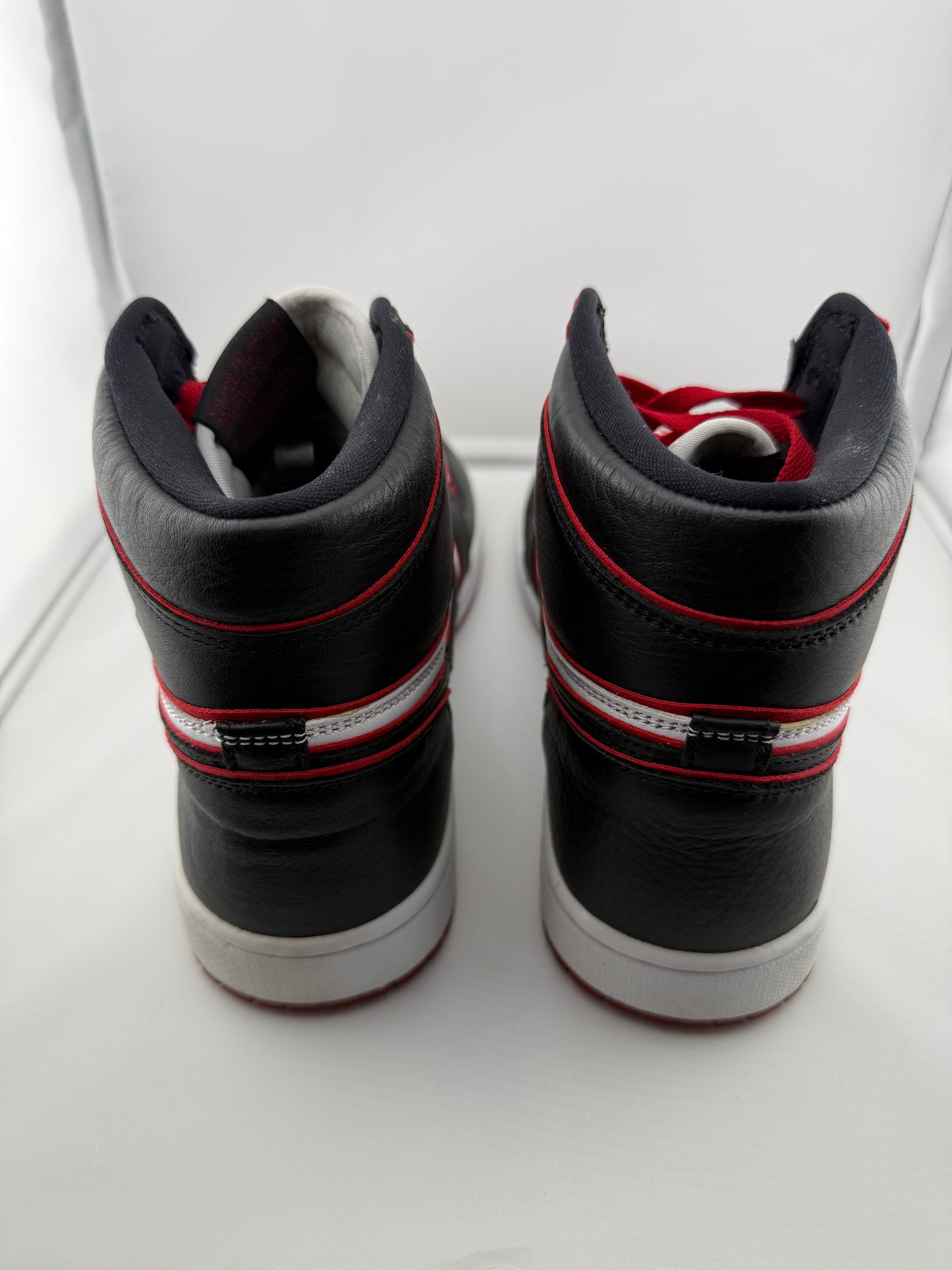 Nike Jordan 1 Retro High "Bloodline" - Size 9M / 10.5W