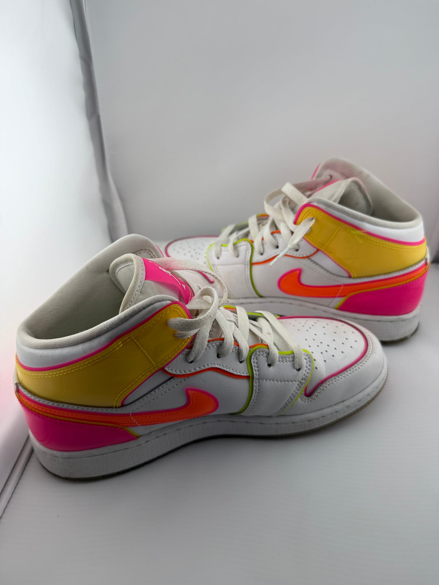 Nike Air Jordan 1 Mid GS "Edge Glow" - Size 7Y / 7M / 8.5W