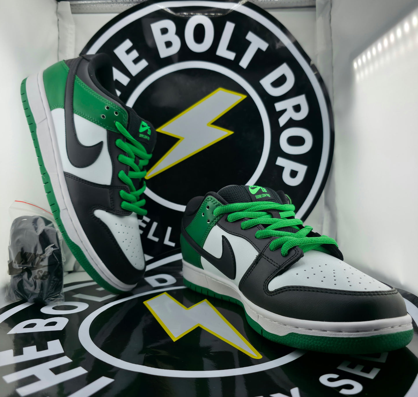 Nike SB Dunk Low - Classic Green - Size 10M / 11.5W