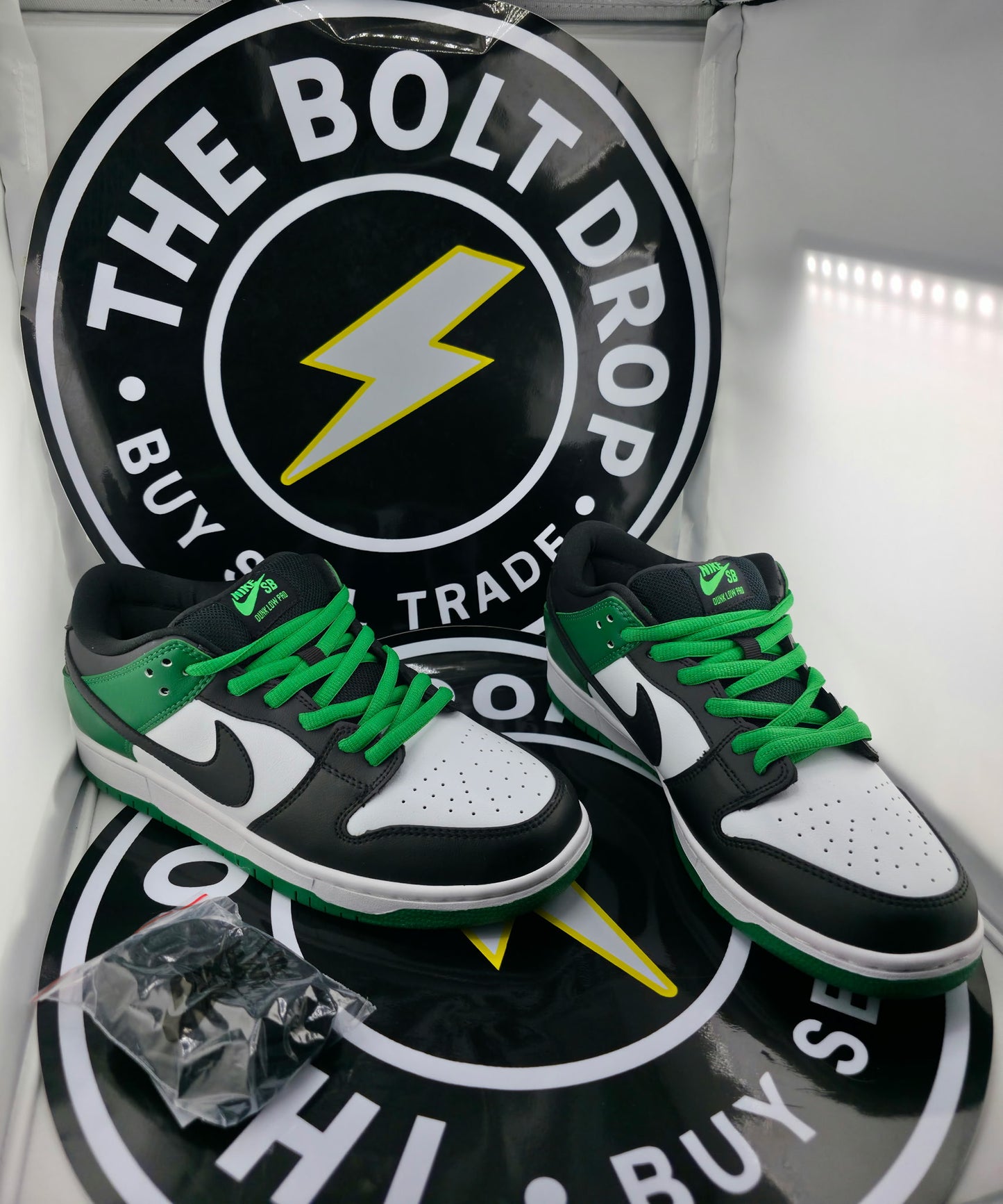 Nike SB Dunk Low - Classic Green - Size 10M / 11.5W