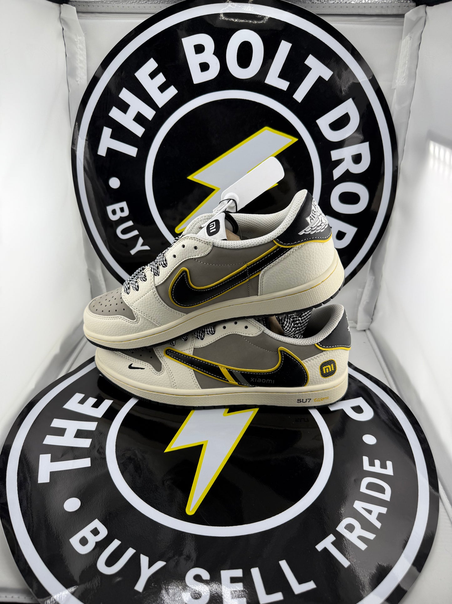 UA Jordan 1 Low - Travis Scott Xiaomi SU7 Ultra - Size 10.5M / 12W