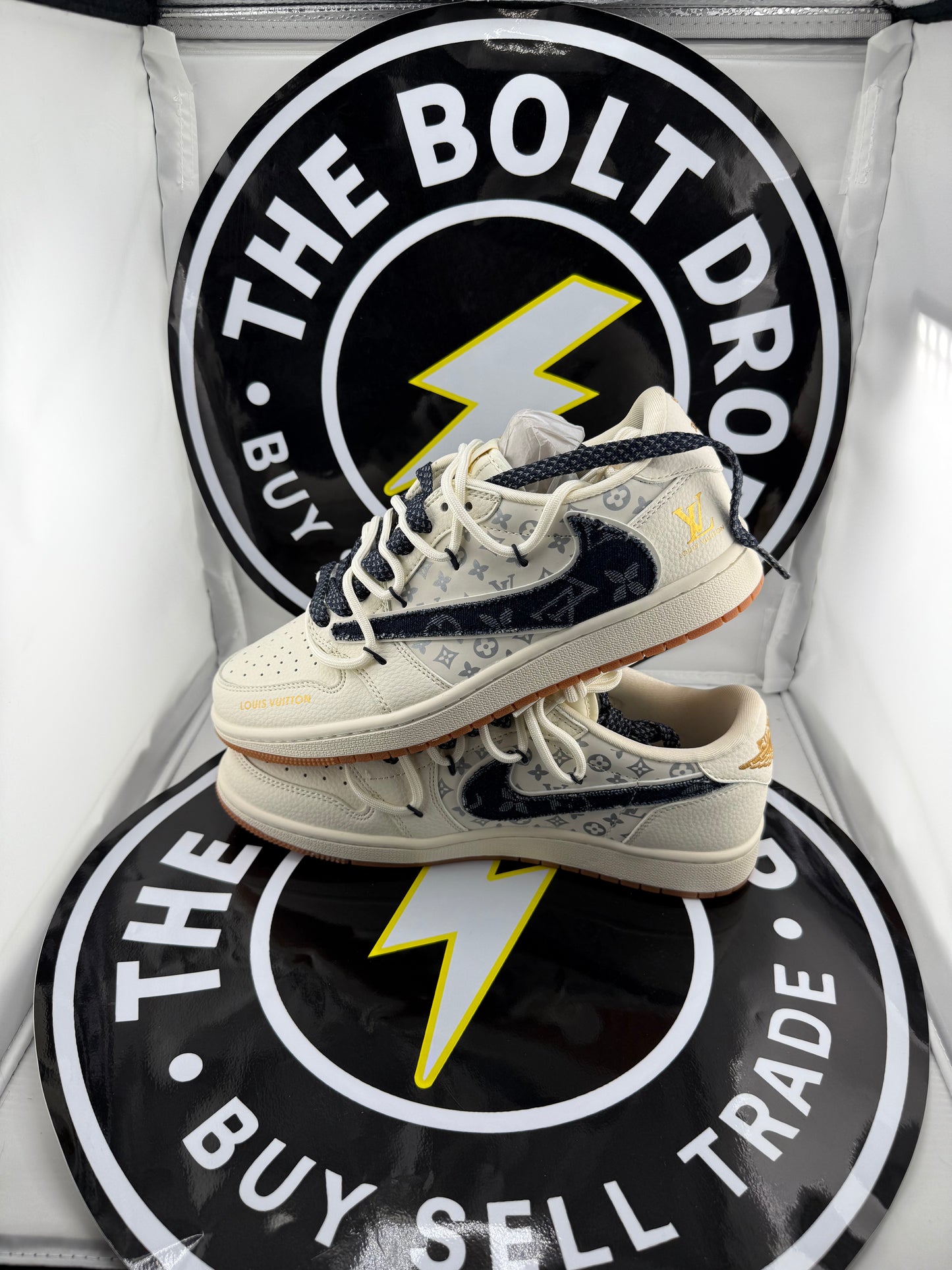 UA Jordan 1 Low - Off-White Travis Scott Louis Vuitton - Size 9.5M / 11W