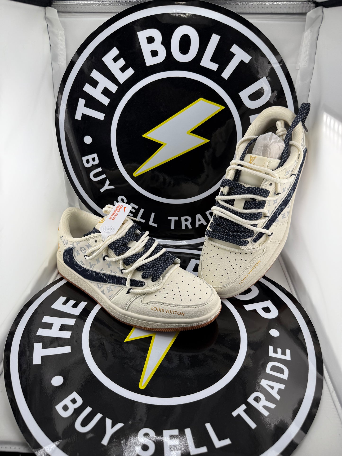 UA Jordan 1 Low - Off-White Travis Scott Louis Vuitton - Size 9.5M / 11W