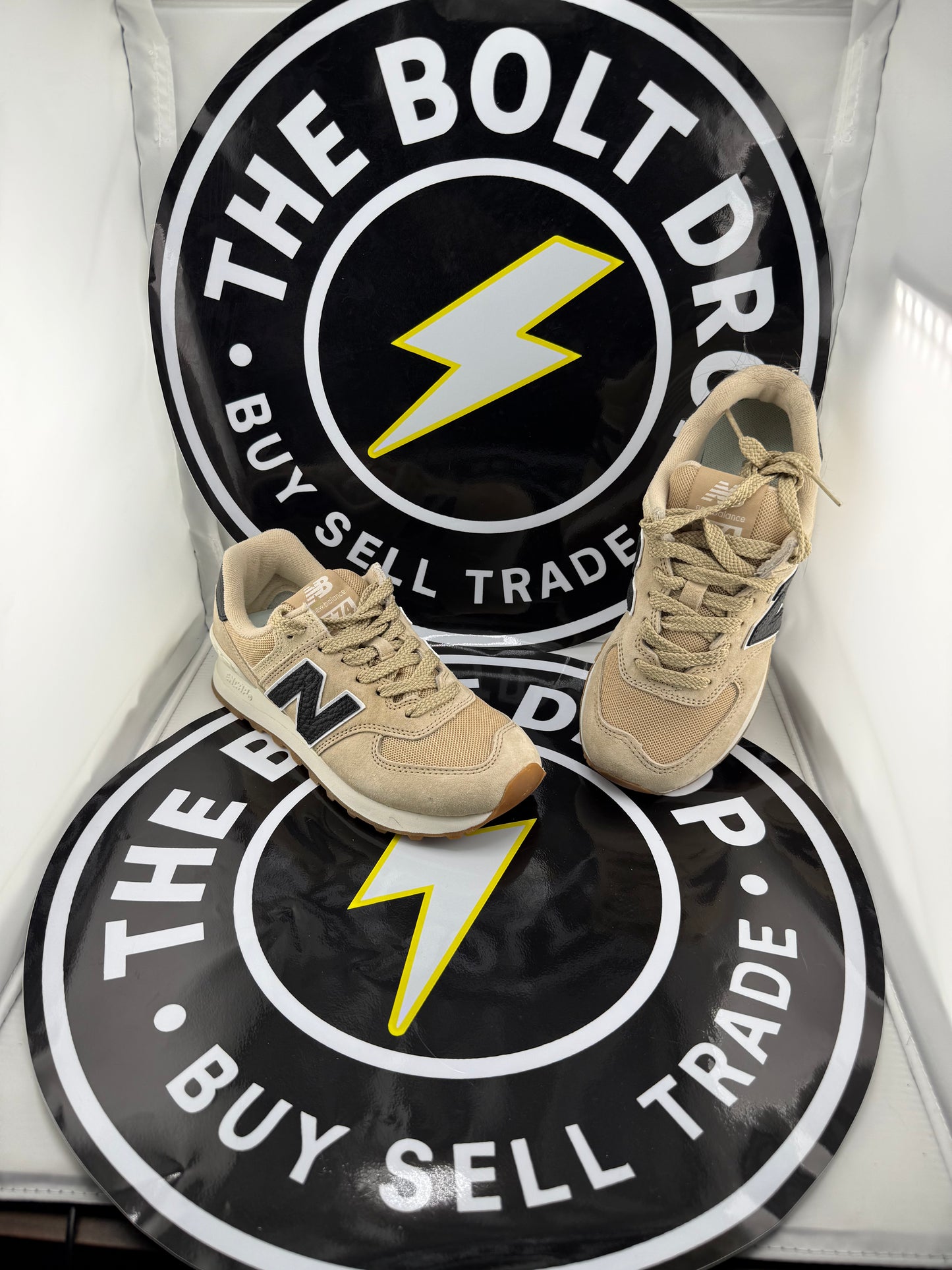 New Balance - Classics Traditionnels - Beige Black - Size 4M / 5.5W