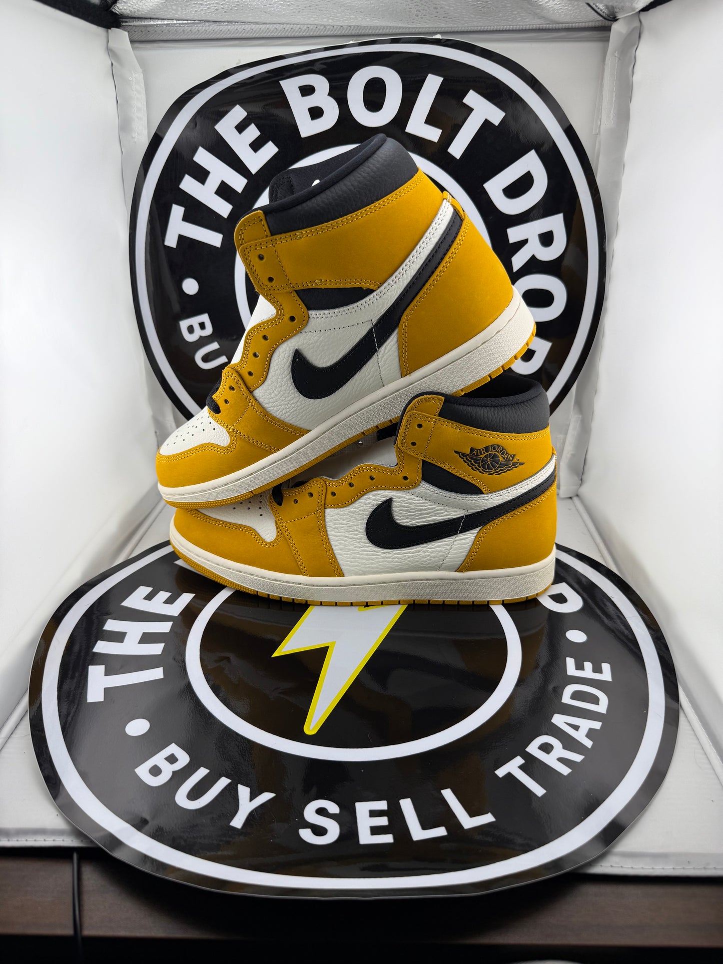Nike Jordan 1 High Retro - Yellow Ochre - Size 10.5M / 12W
