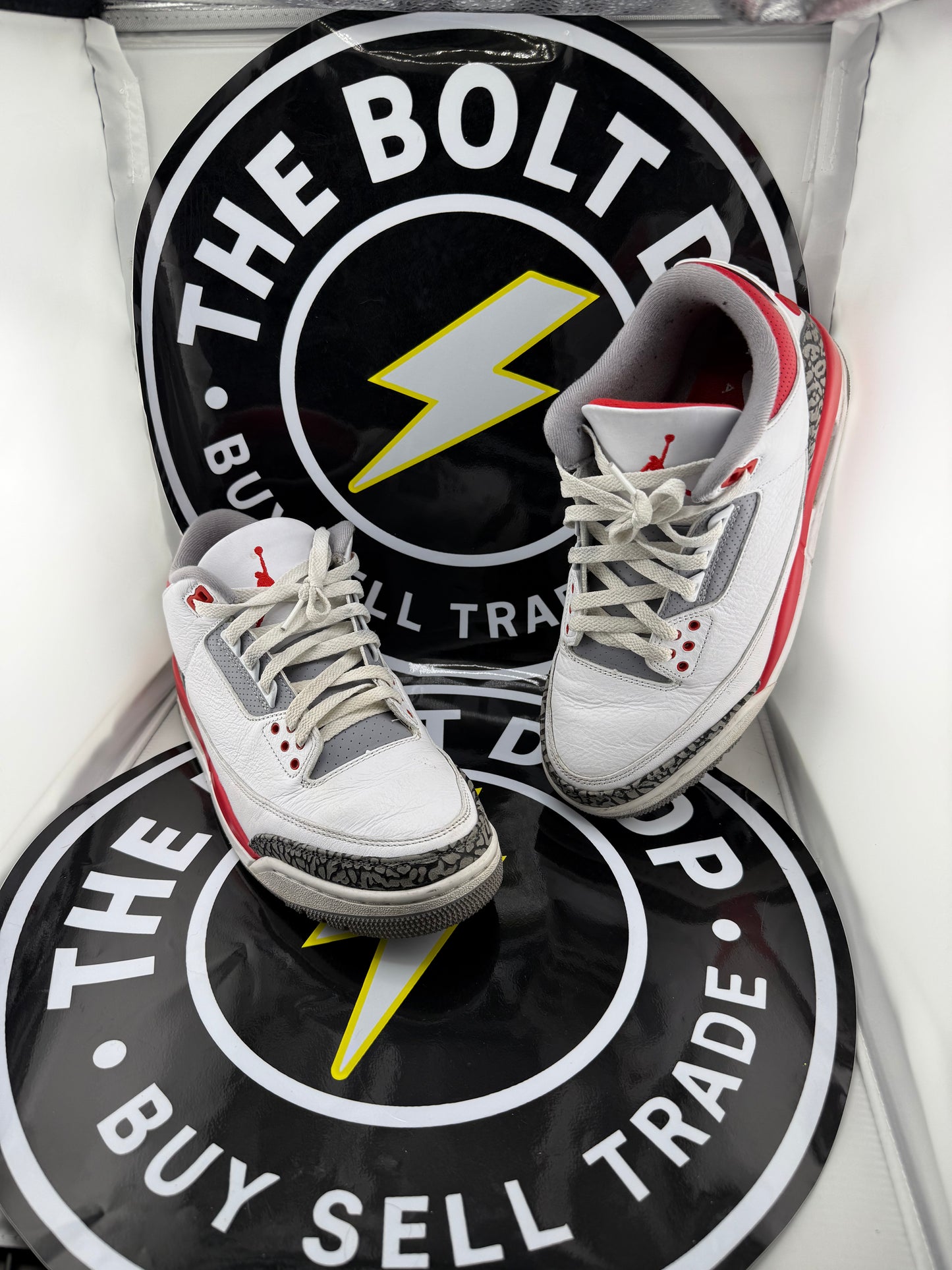 Nike Jordan 3 Retro - Fire Red (2022) - Size 9M / 10.5W