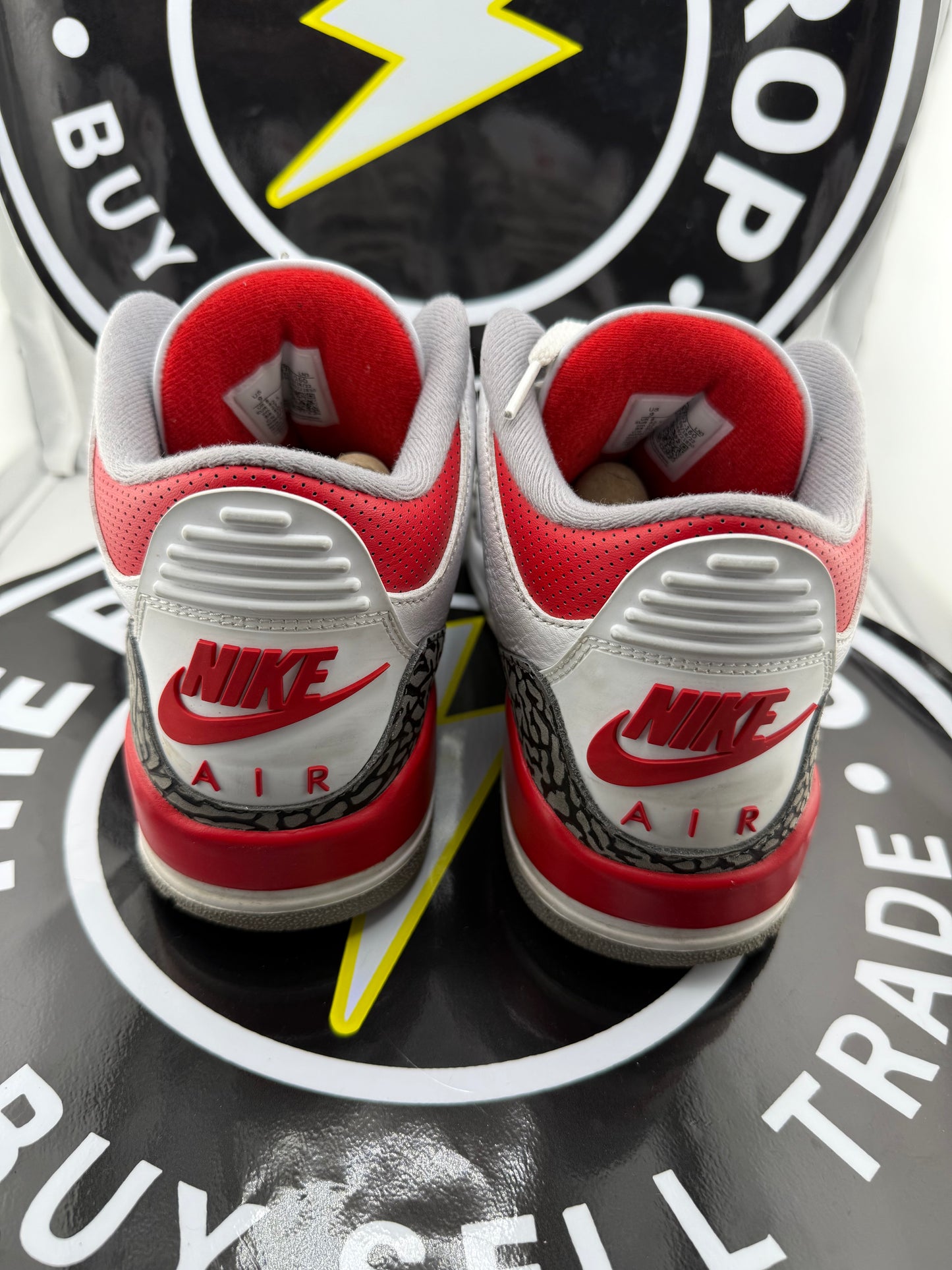 Nike Jordan 3 Retro - Fire Red (2022) - Size 9M / 10.5W
