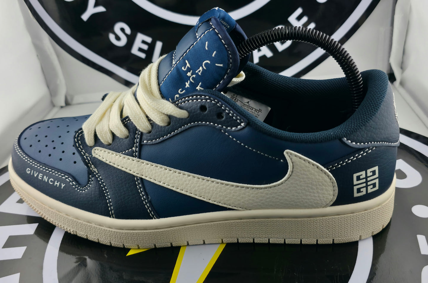 UA Jordan 1 Low - Travis Scott Reverse Mika Hako Givenchy - Size 9.5M / 11W