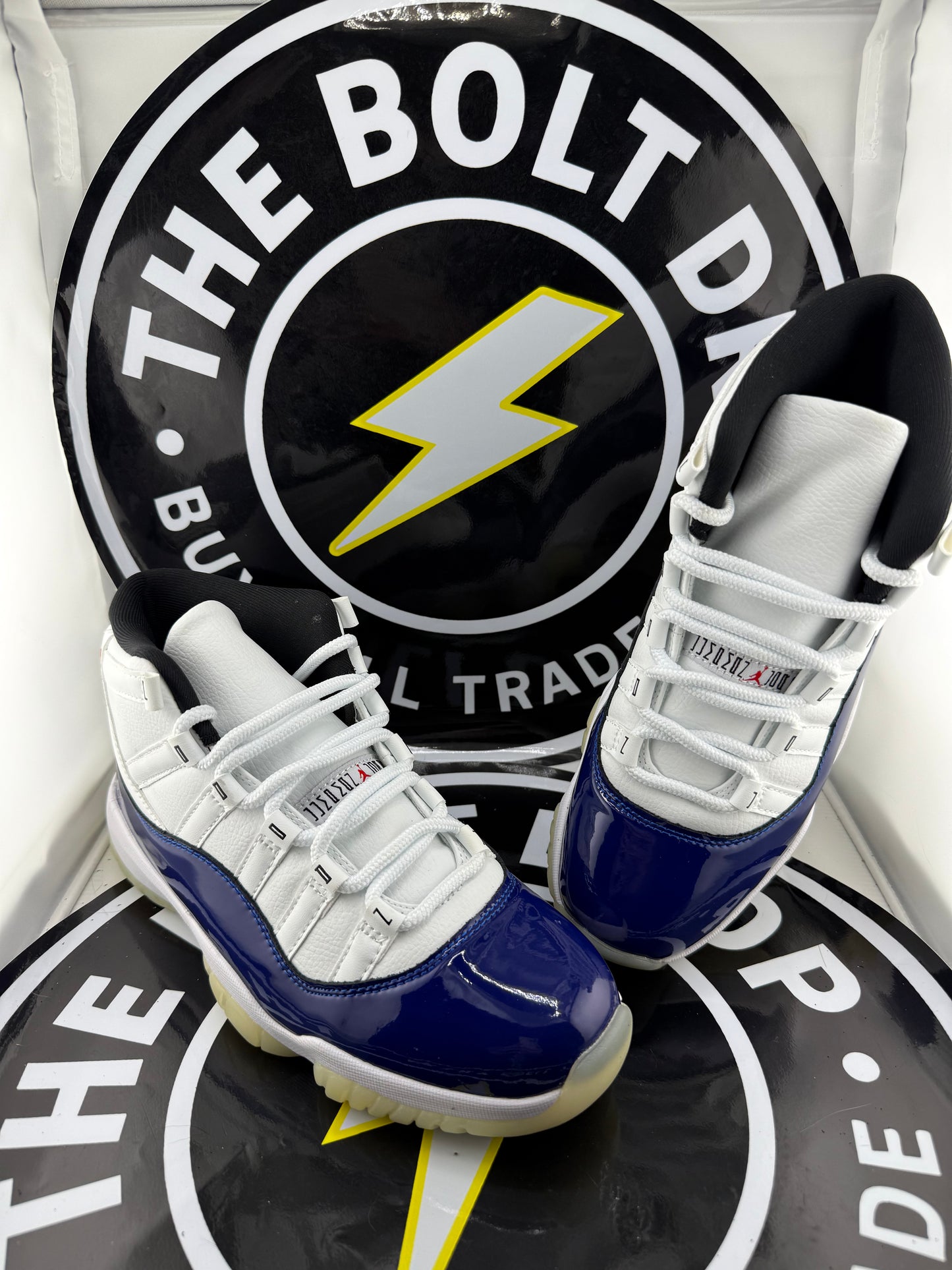 UA Jordan 11 Retro - Rare Air - Size 9M / 10.5W