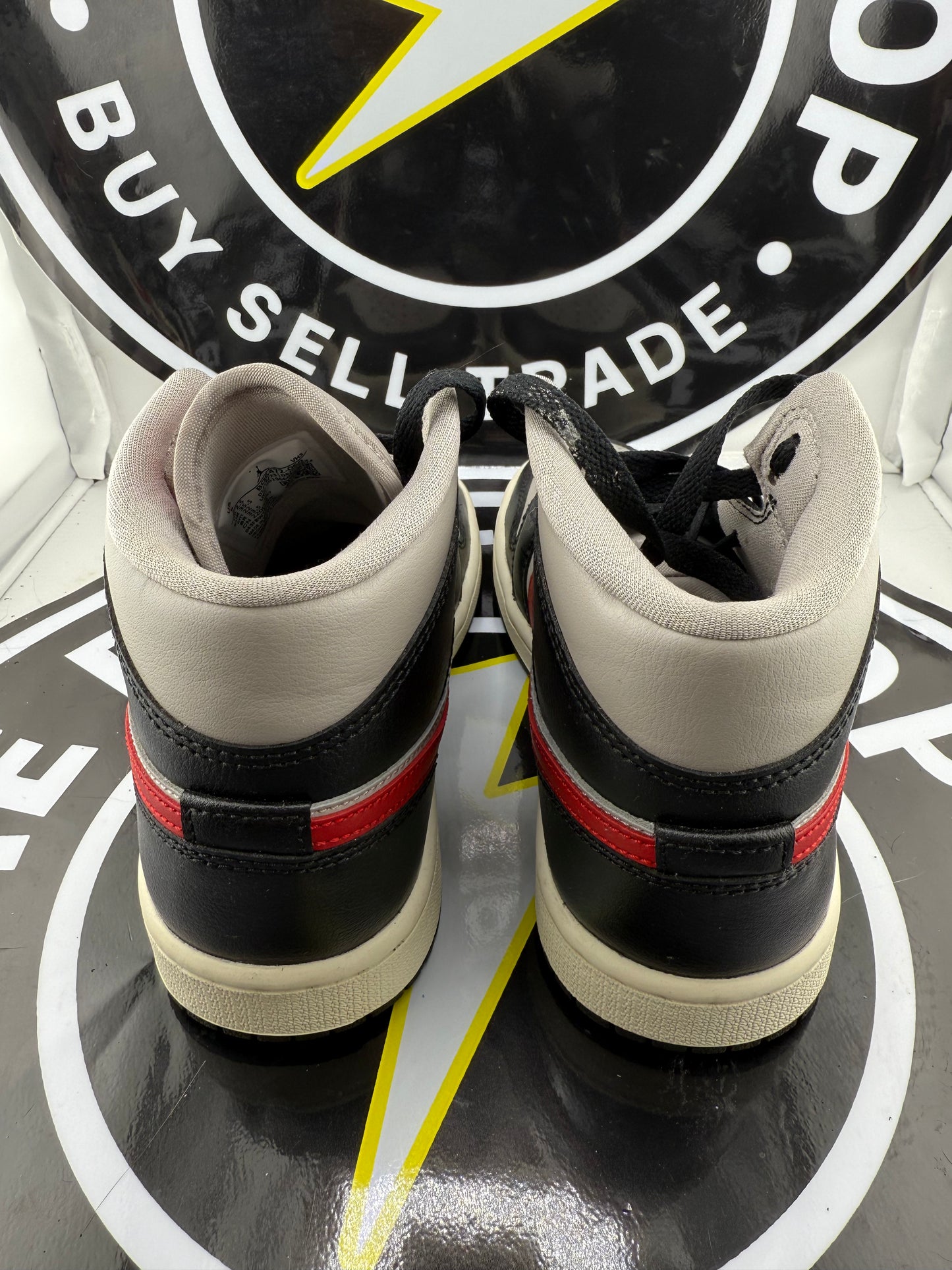 Jordan 1 High - Size 5Y