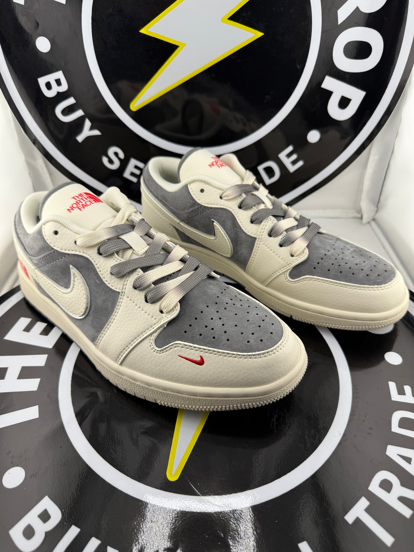 UA Jordan 1 Low - The North Face - Size 8M / 9.5W