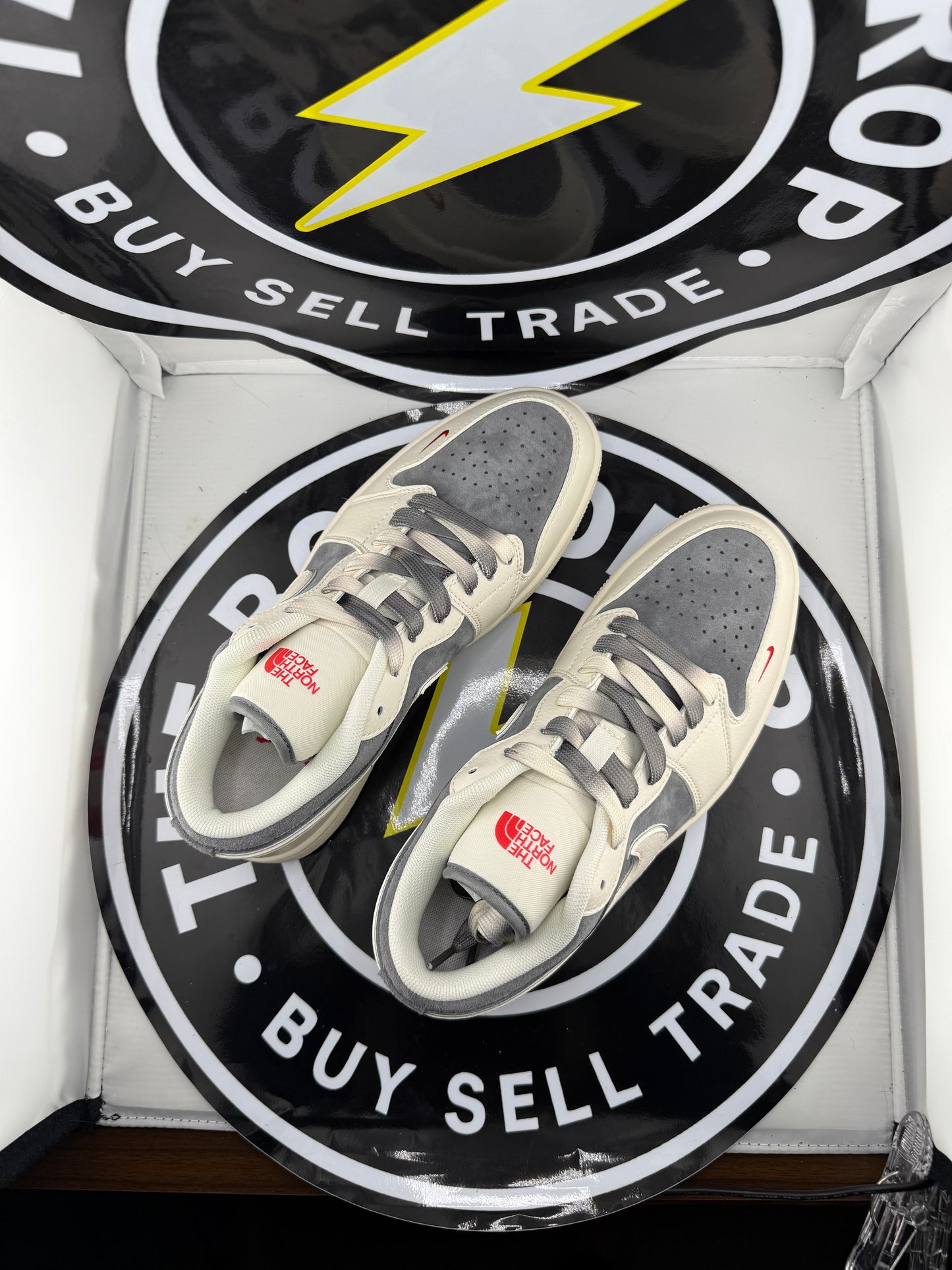 UA Jordan 1 Low - The North Face - Size 8M / 9.5W