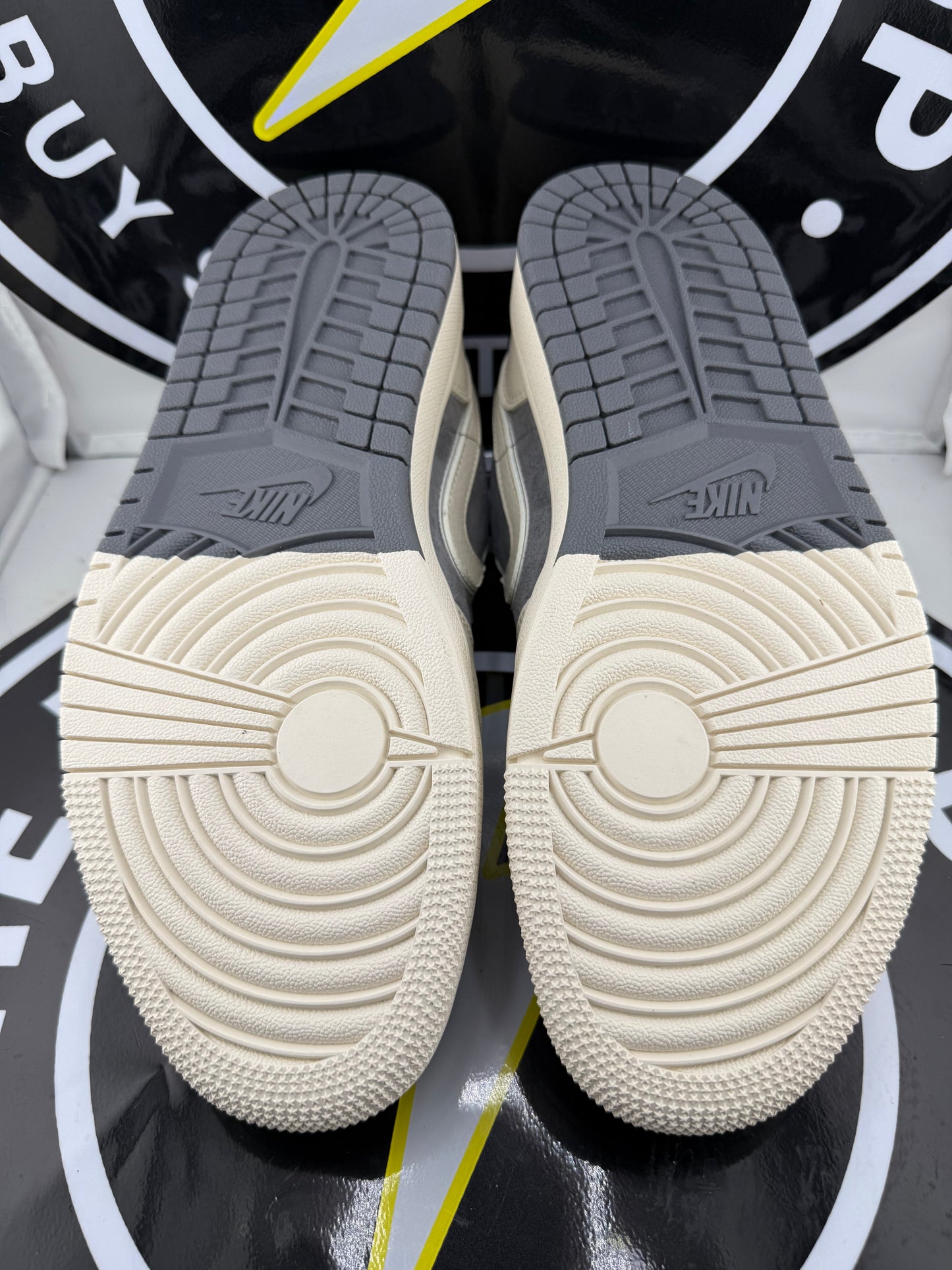 UA Jordan 1 Low - The North Face - Size 8M / 9.5W