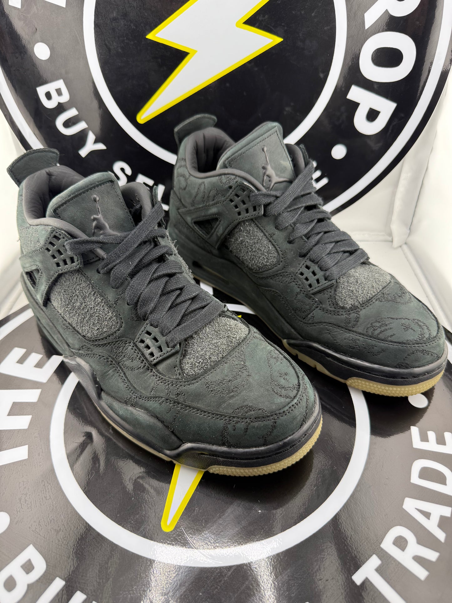 Jordan 4 Retro - Kaws Black - Size 8.5M / 10W