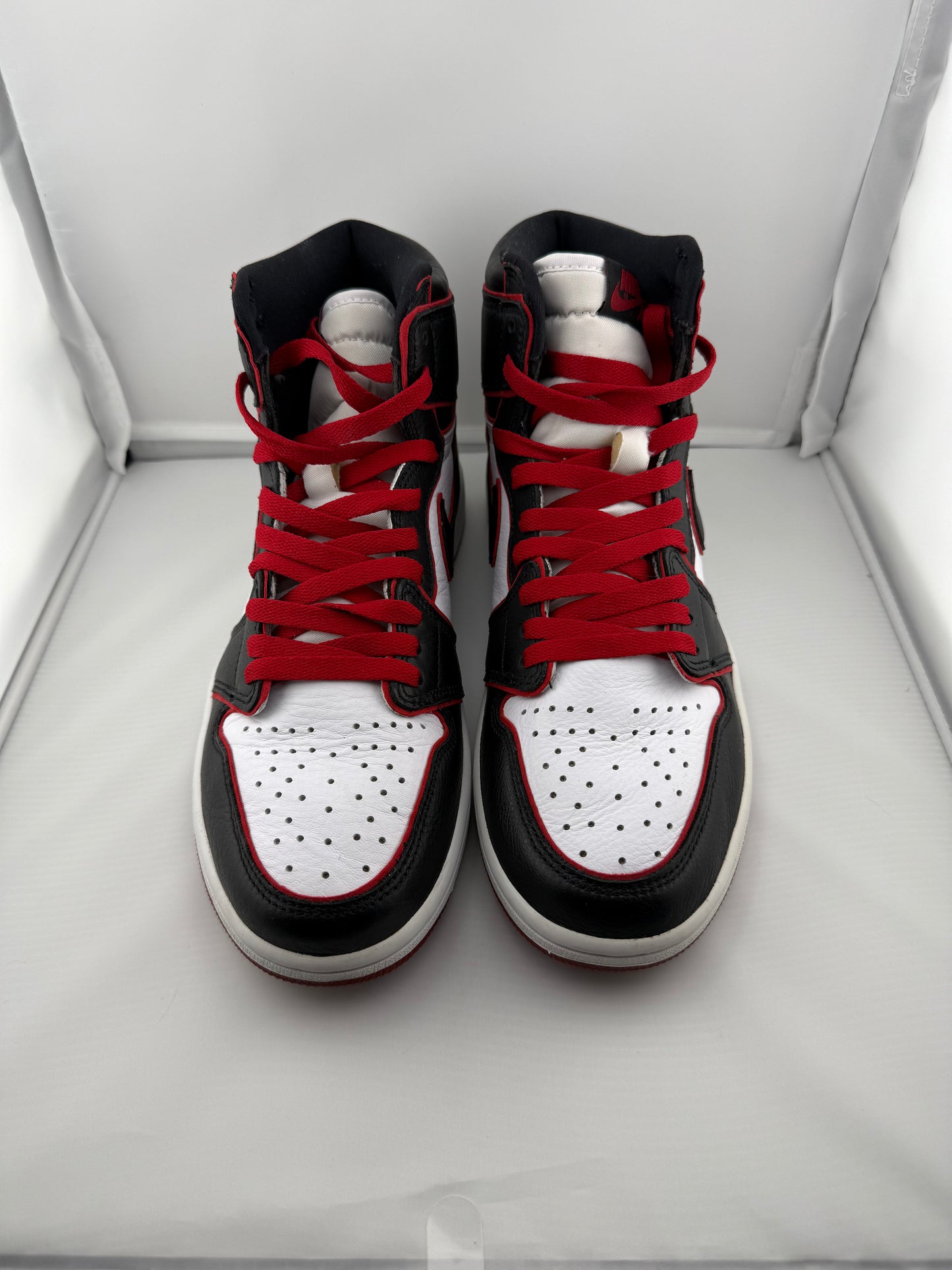 Nike Jordan 1 Retro High "Bloodline" - Size 9M / 10.5W